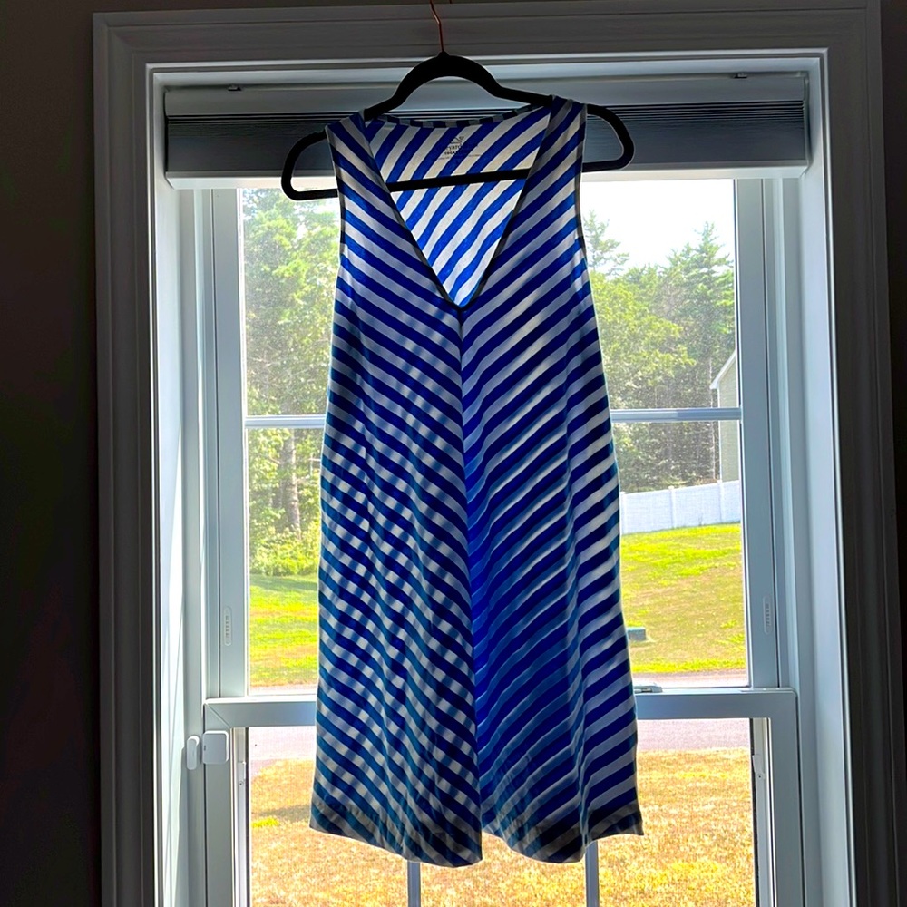 Vineyard Vines size L blue/white dress